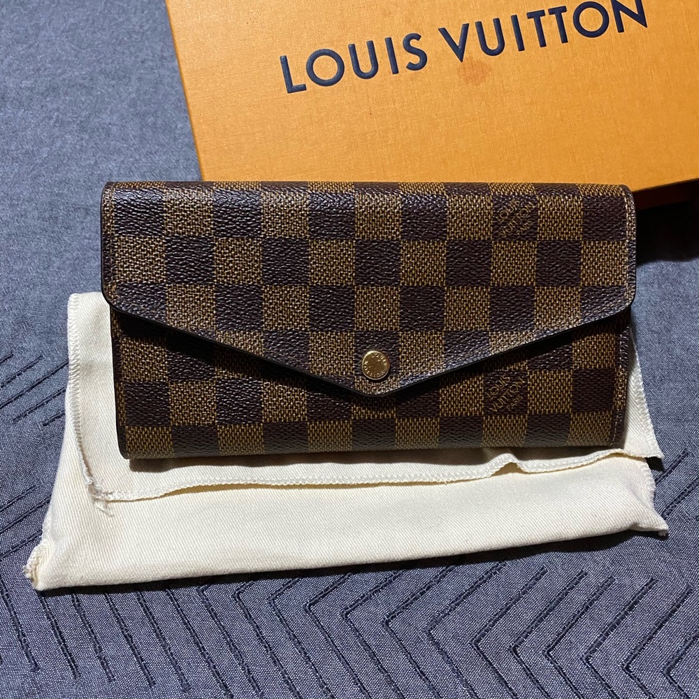 Louis Vuitton Sarah Wallet! Authentic!!